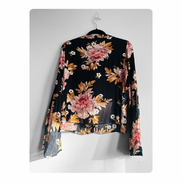 β
Billabong Lust Linger Long Sleeve Blouse - Floral β
- Picture 6 of 13